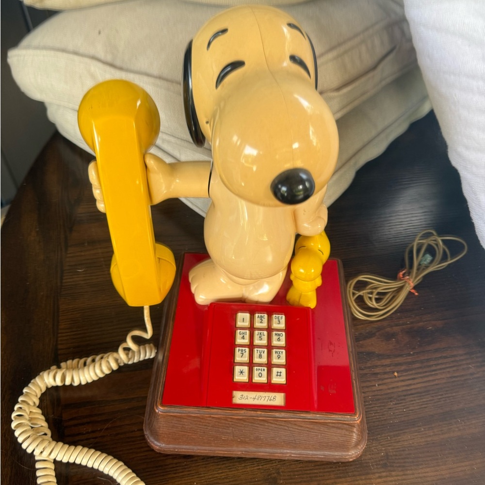 Vintage Snoopy Telephone with Red Base